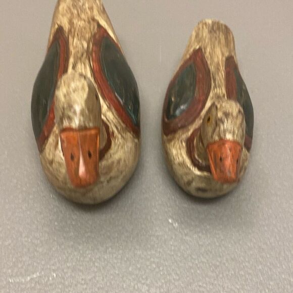 Vintage 1980s Duck Decoy Pair Hand Carved Hand Painted Solid Wood 8” and 6” - Picture 7 of 9